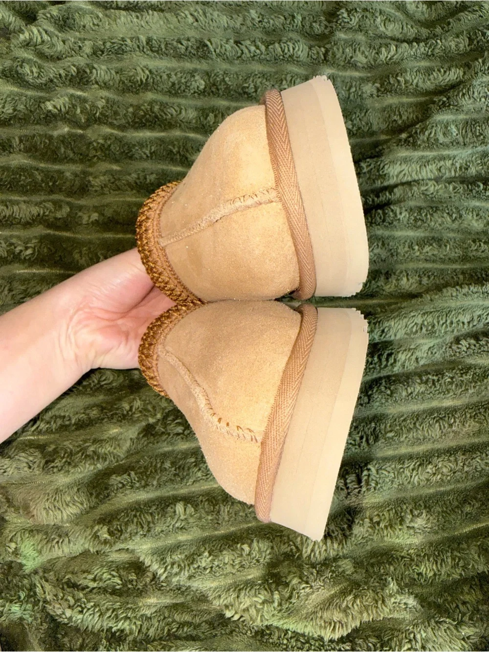 UGG Tazz Dazzle Kids Glitter Slippers - Gold - Size Kid 4